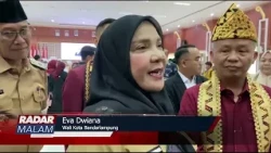 Students Urged to Be Critical and Solution-Oriented