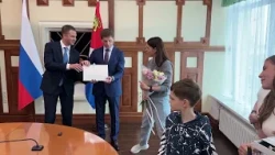 First residents receive keys to new apartments under urban development program in Vladivostok.