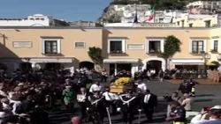 Farewell to Peppino di Capri, the funeral on his beloved island to the notes of 'Il sognatore'